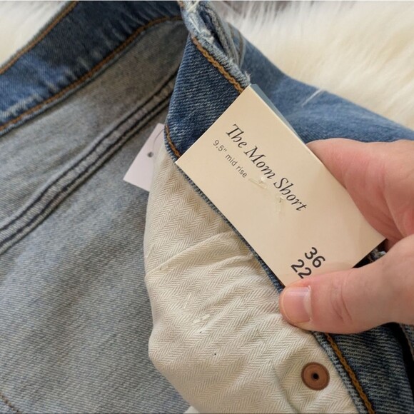 NWT Abercrombie & Fitch The Mom Short Mid Rise Denim Blue Distressed 36 / 22 - Picture 4 of 6